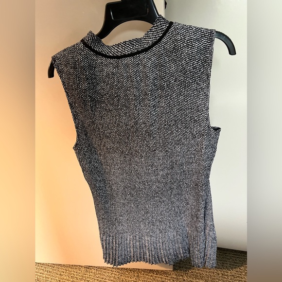 DKNY Top in XL - Picture 2 of 2